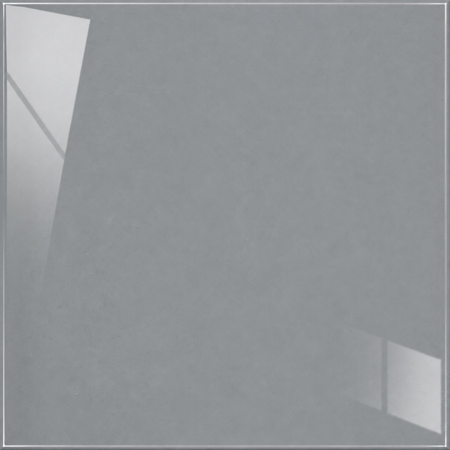 Rivesti SafeFloor™ Cinza Urbano, revestimento 30 x 30 cm para aplicação piso sobre piso, com superfície lisa e acabamento vitrificado de alto brilho.